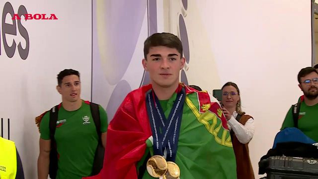 Diogo Ribeiro chega com as duas medalhas ao peito