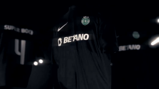 Sporting apresenta quarto equipamento