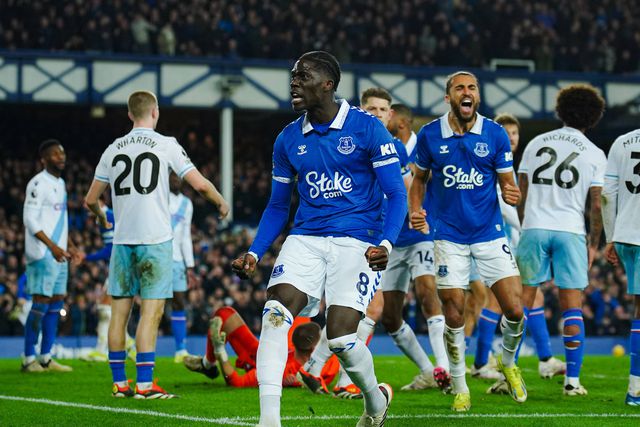 Premier League: Everton salva um ponto ao cair do pano