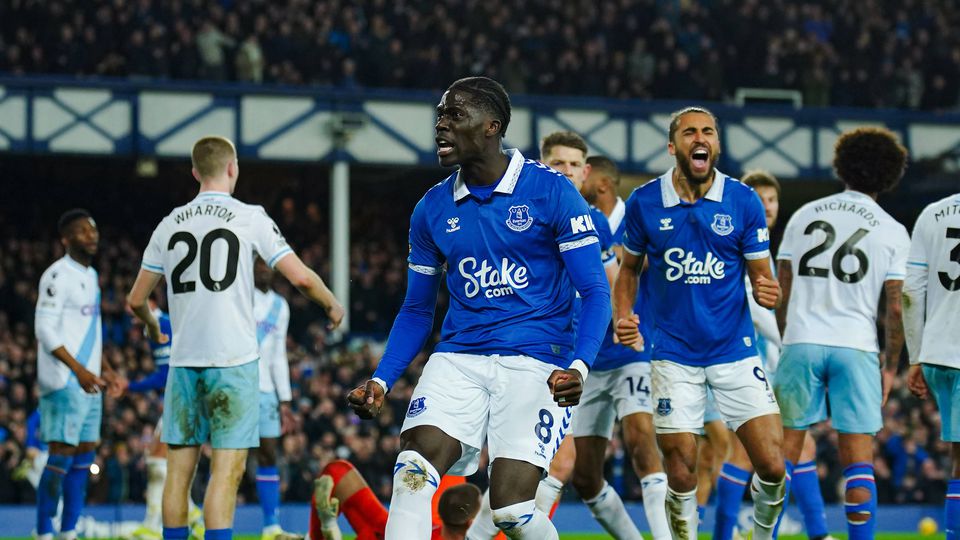 Premier League: Everton salva um ponto ao cair do pano