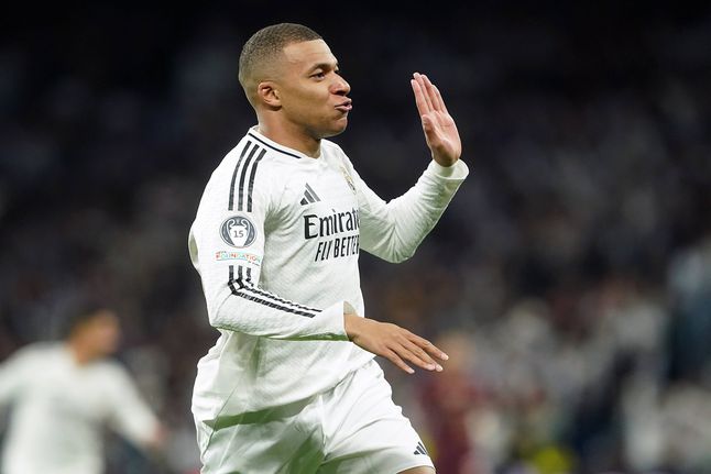 Kylian Mbappé a celebrar o seu terceiro golo do encontro no Real Madrid-Man. City