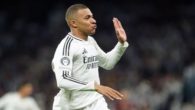 Kylian Mbappé a celebrar o seu terceiro golo do encontro no Real Madrid-Man. City