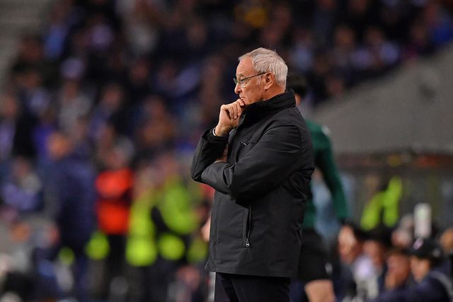 Claudio Ranieri a orientar a Roma no Estádio do Dragão frente ao FC Porto
