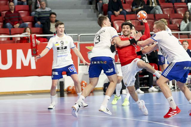 Bélone Moreira, da equipa de andebol do Benfica no jogo com os suecos do Ystads IF HF para a Liga Europeia. Foto SL Benfica (fevereiro 2025)