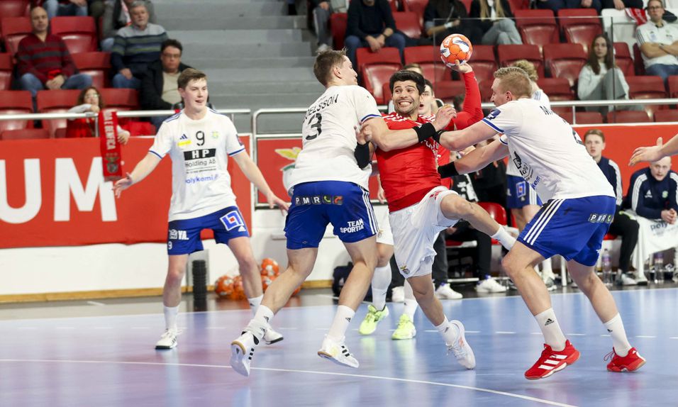Bélone Moreira, da equipa de andebol do Benfica no jogo com os suecos do Ystads IF HF para a Liga Europeia. Foto SL Benfica (fevereiro 2025)