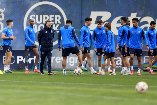 Martín Anselmi dirigiu o treino matinal no Olival