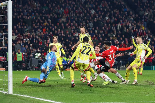 O momento em que o PSV virou o marcador frente à Juventus