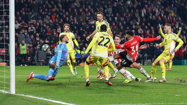 O momento em que o PSV virou o marcador frente à Juventus