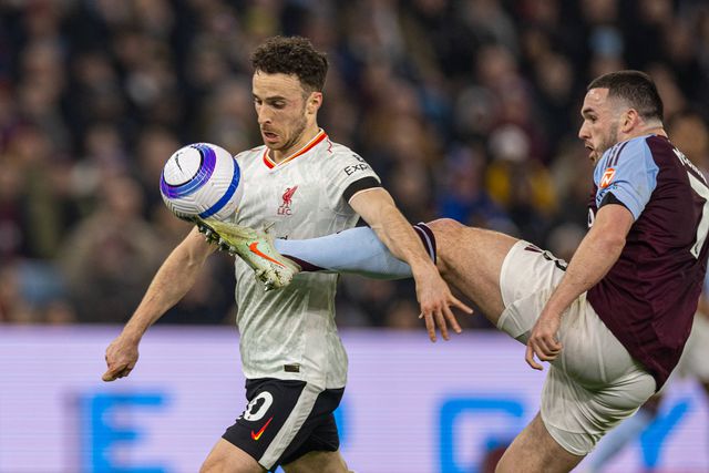 Quatro golos e ninguém satisfeito no Aston Villa-Liverpool (resumo)