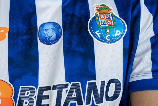 FC Porto lança camisolas especiais de tributo a Pinto da Costa