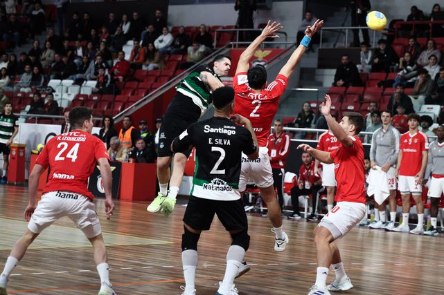 Jogo de andebol entre Benfica e Sporting, época 2024/25