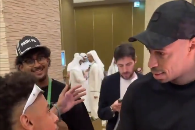 Henry ensina boas maneiras: «Um abraço? Porquê?» (vídeo)