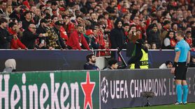 10 euros e depois... 50: adepto do Benfica oferece notas a árbitro