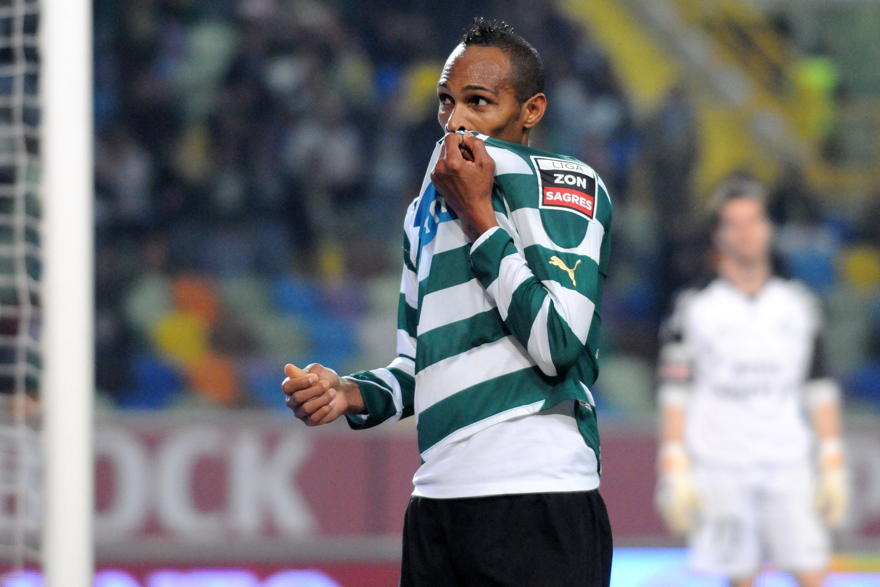 Liedson, antigo avançado do Sporting, exibe o símbolo do leão após bisar na vitória, por 3-2, do Sporting na receção ao Benfica a 21 de fevereiro de 2009