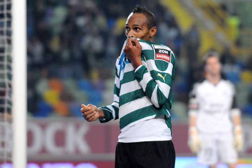 Liedson, antigo avançado do Sporting, exibe o símbolo do leão após bisar na vitória, por 3-2, do Sporting na receção ao Benfica a 21 de fevereiro de 2009