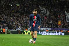 Kvaratskhelia a representar o PSG na UEFA Champions League