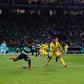 Quenda em ação frente ao Dortmund, na primeira mão do 'play-off' da UEFA Champions League