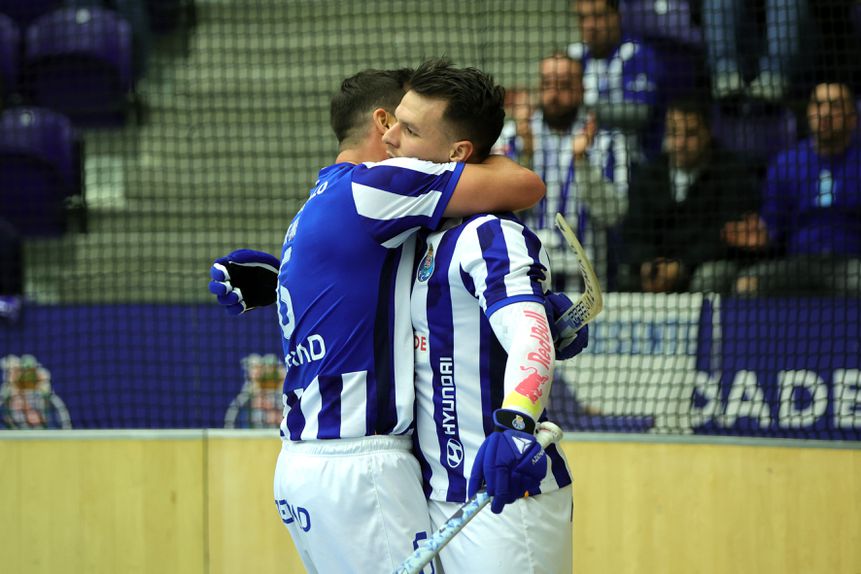 Equipa de hóquei em patins do FC Porto, após jogo com Barcelona. 2024/25. Foto FPP