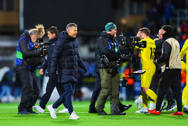 Equipa do Bodo/Glimt e o treinador Kjetil Knutsen