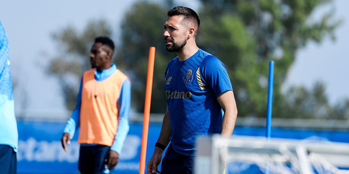 Farioli orientou mais um treino dos azuis e brancos - Foto: FC Porto