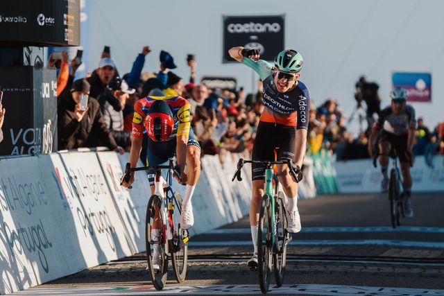 Volta ao Algarve: Paul Seixas vence na Foia, Almeida terceiro