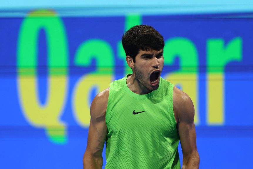 Carlos Alcaraz a celebrar um ponto em Doha
