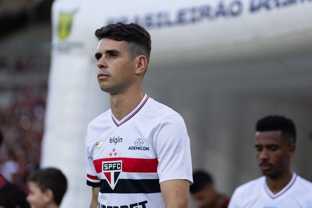 Oscar, internacional brasileiro e ex-jogador do São Paulo