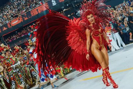 Fotos: namorada de Vinícius Júnior arrasa no carnaval do Rio