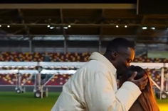 Rei dos lançamentos laterais usa 'skill' para revelar sexo do bebé