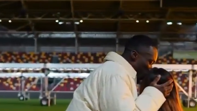 Rei dos lançamentos laterais usa 'skill' para revelar sexo do bebé