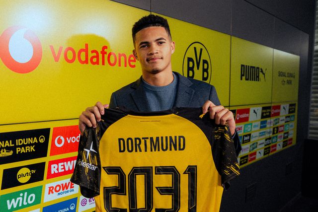 Kauã Prates com a camisola do Dortmund - Foto: Dortmund