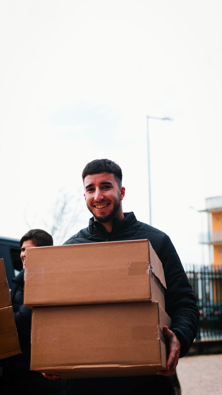 Gonçalo Inácio distribuiu 'kits' - Foto: Sporting CP