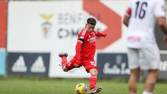 Prestianni titular pelo terceiro jogo seguido no Benfica B