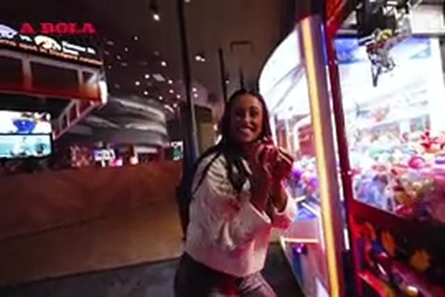 Caras conhecidas divertem-se antes do jogo dos Celtics