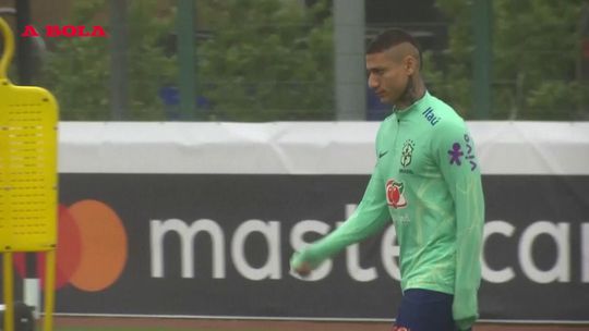 Galeno, Wendell e Pepê no treino da seleção brasileira