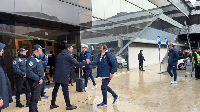 «Cristiano!!» Chuva não afastou adeptos de despedida da Seleção