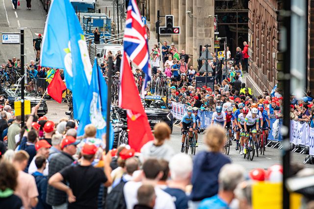 Com as malas às costas, Volta a França de 2027 vai começar na Escócia