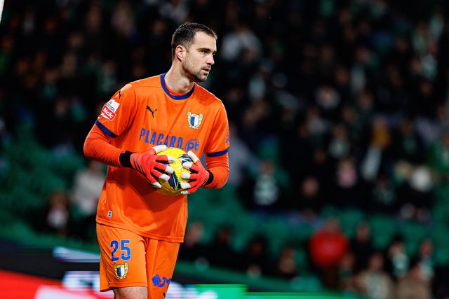 Lazar Carevic tem sido um dos pêndulos do Famalicão nesta retoma encetada pelos azuis e brancos do Minho