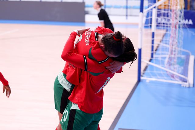 Seleção feminina arranca apuramento para o Mundial em grande