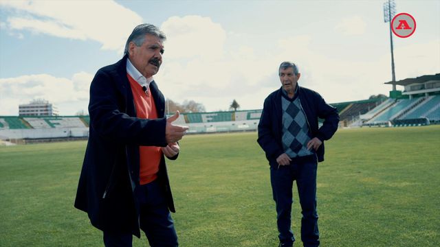 Meio-campo do Benfica com Toni, Simões e Eusébio