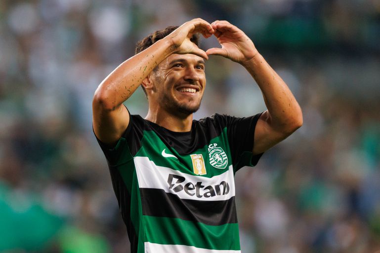Pedro Gonçalves faz o gesto de um coração após marcar um golo pelo Sporting