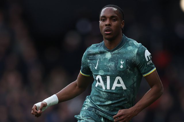 Tottenham garante avançado promissor em definitivo