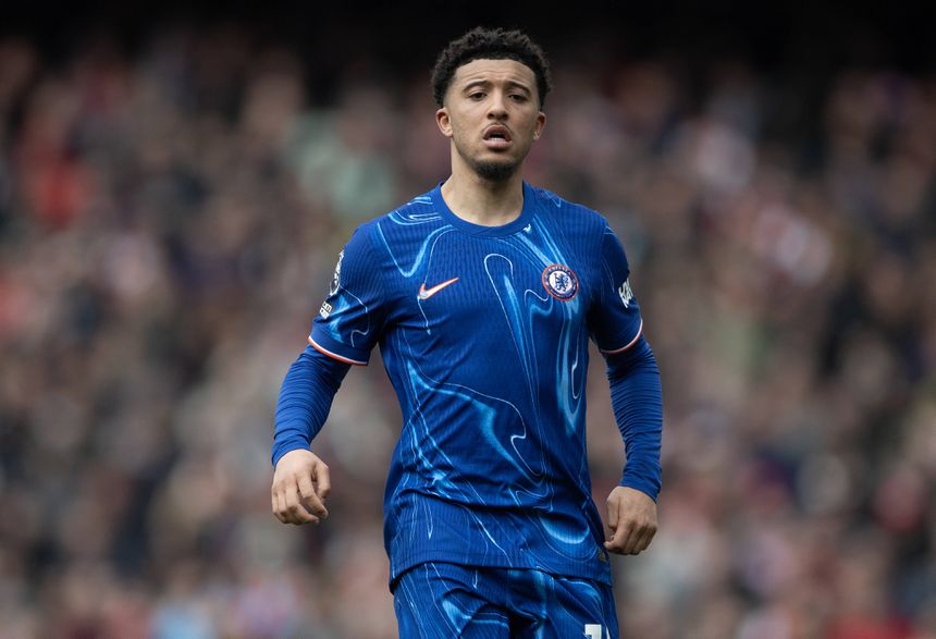 Jadon Sancho a jogar pelo Chelsea no dérbi de Londres diante do Arsenal
