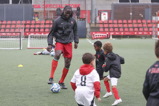 Éder esteve na Luz para participar no treino do filho (fotogaleria)