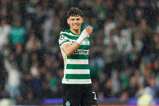 Maxi Araújo recebeu o prémio de melhor em campo das mãos de... Trincão e não da UEFA