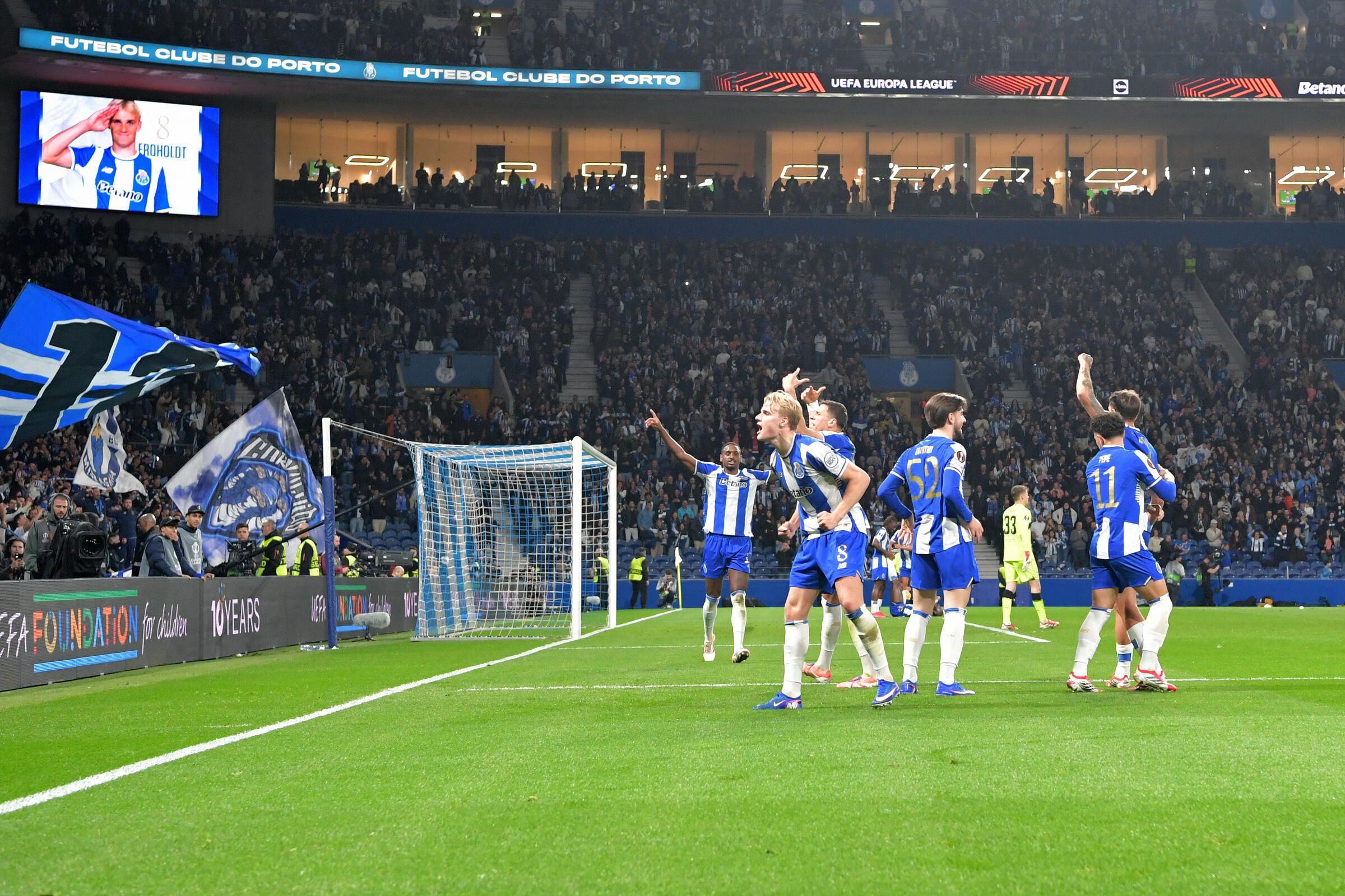 Festejos do Dragão com Victor Froholdt (Foto: Rogério Ferreira/Kapta+)