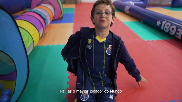 Não vale chorar: jogadores do FC Porto surpreendidos no Dia do Pai