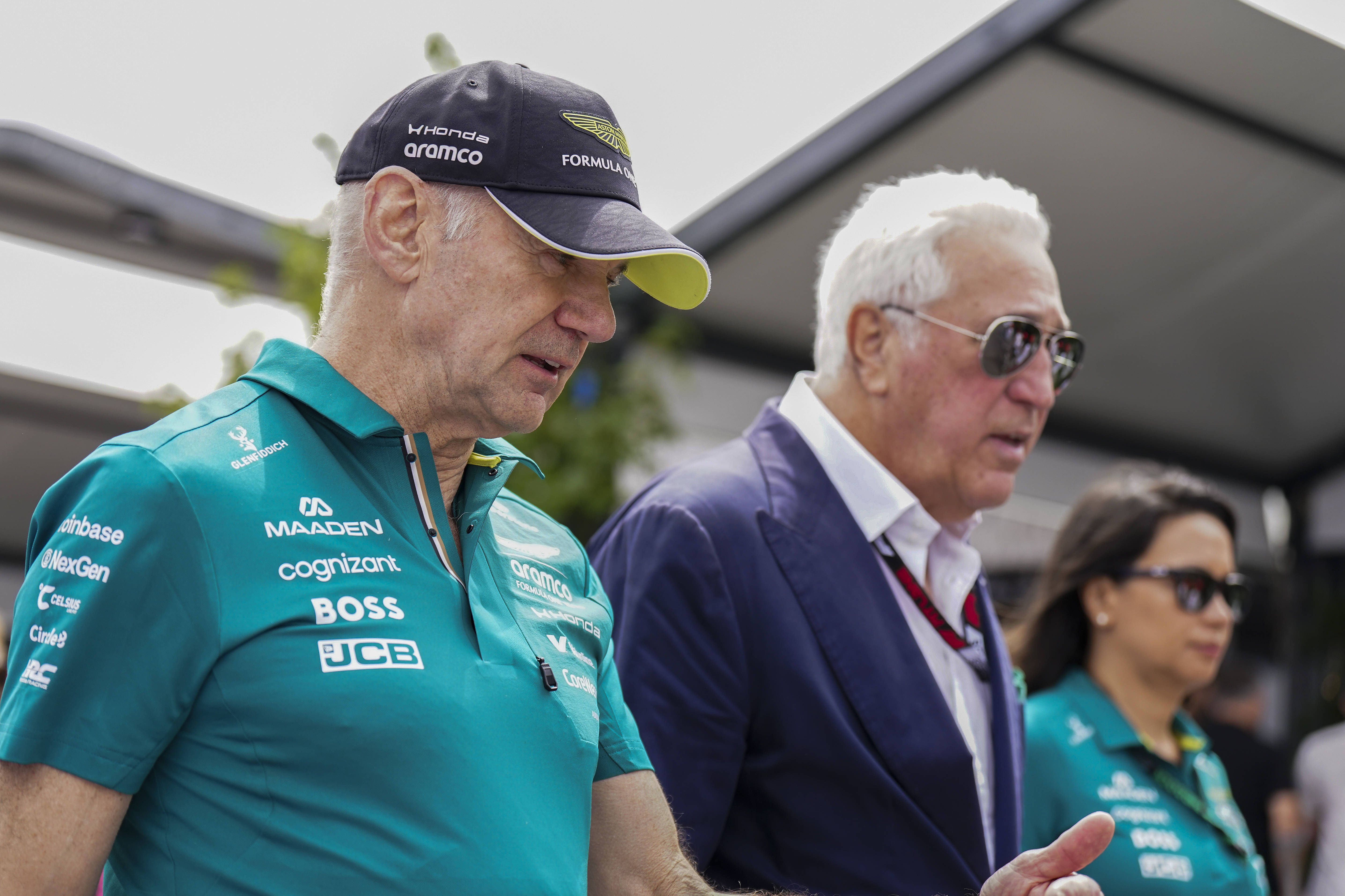 Adrian Newey, ex-chefe de equipa, ao lado de Lawrence Stroll, proprietário da Aston Martin F1