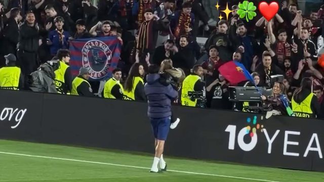 Cancelo e a filha protagonizam momento ternurento com adeptos do Barcelona