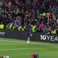 Cancelo e a filha protagonizam momento ternurento com adeptos do Barcelona